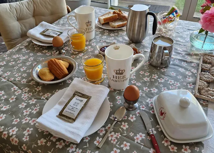 לינה וארוחת בוקר La Canadienne 3*